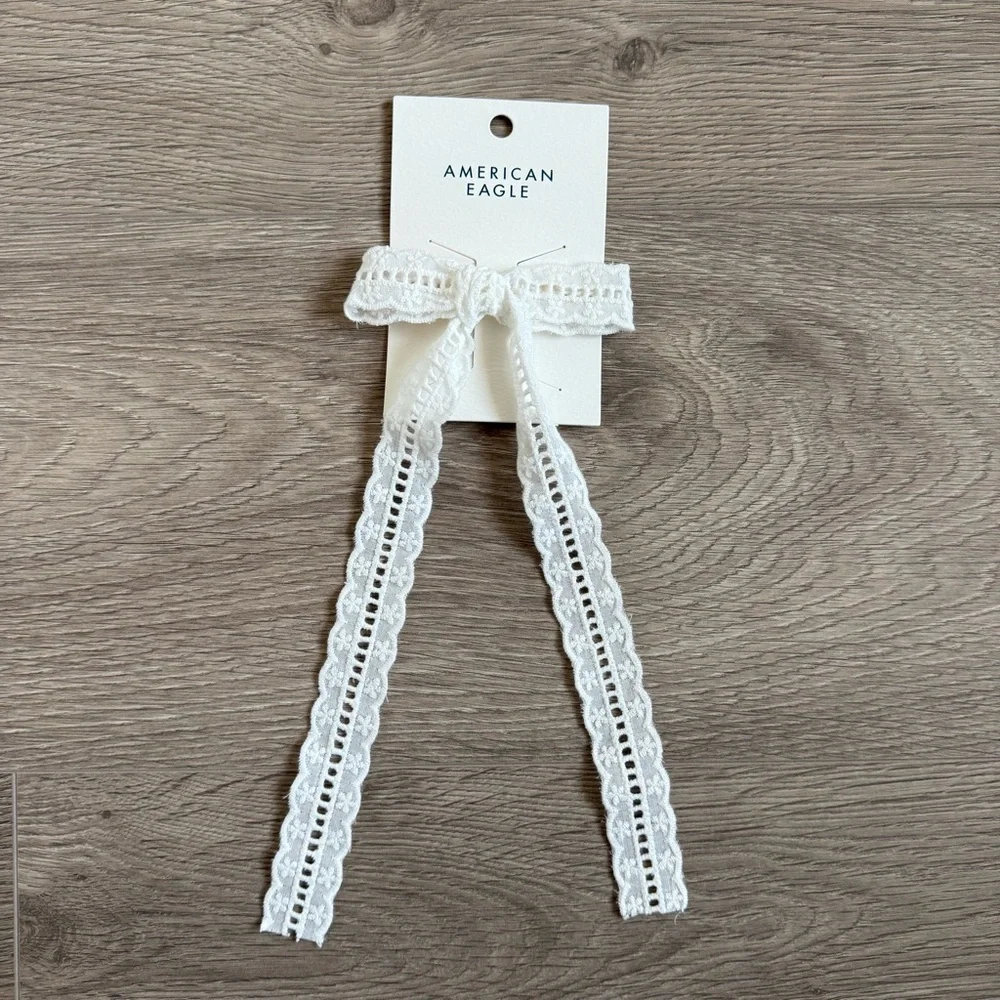 🆕 White Eyelet Embroidered Hair Bow